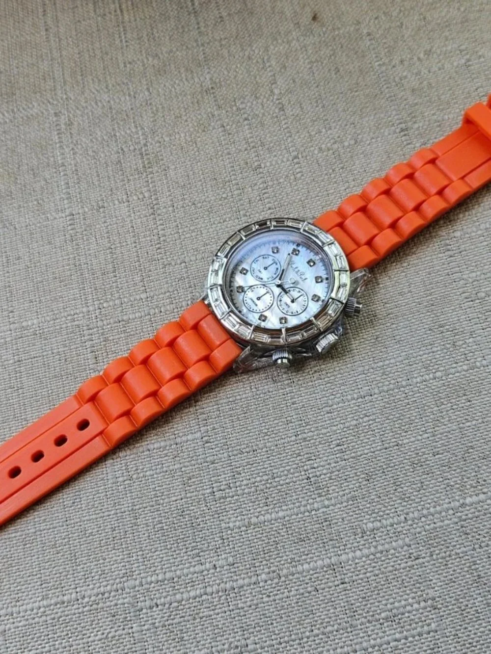 Peck & Peck Wristwatch Crystals Accent Bezel Analog Quartz Fashion Unisex Watch